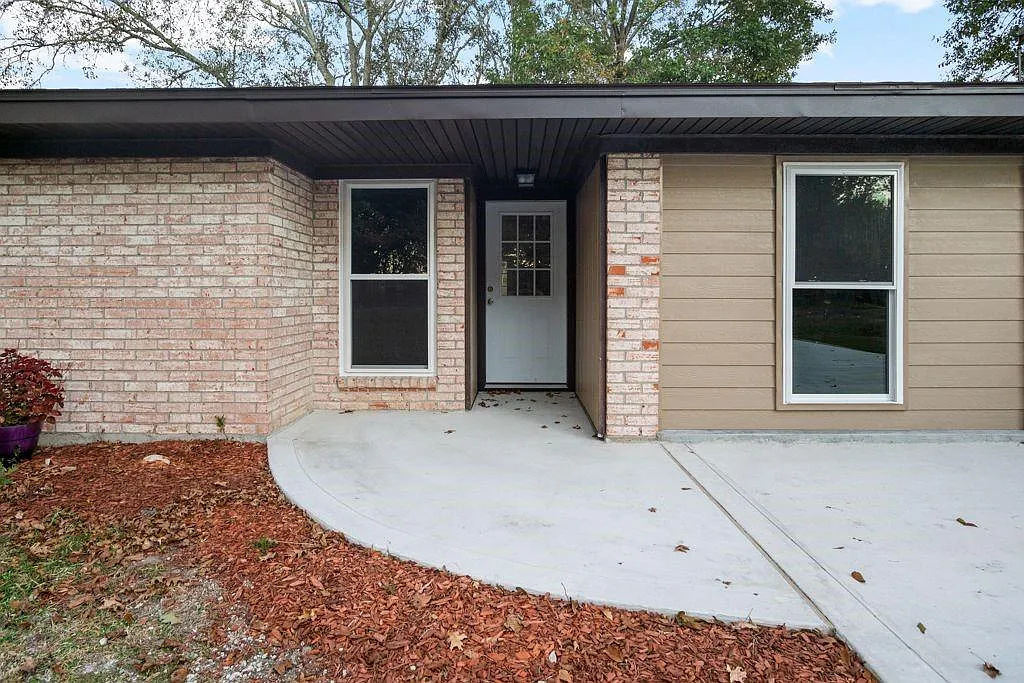 3 bed, 2.0 bath, 1776 sqft, $2,200 — Photo 3