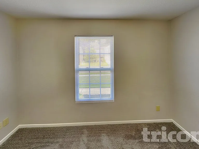 8039 Retreat Ln — Photo 10