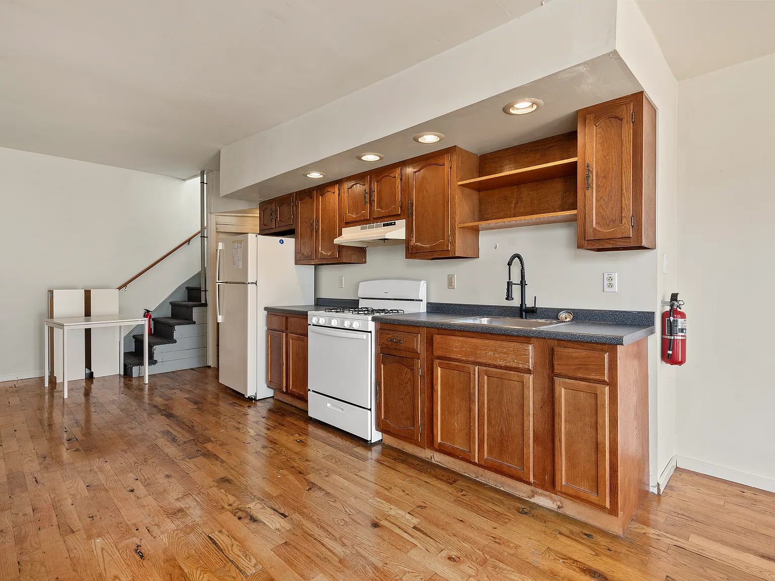 2 bed, 2000 sqft, $2,200 — Photo 3