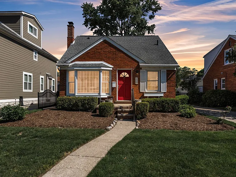2711 Dorchester Rd — Photo 54