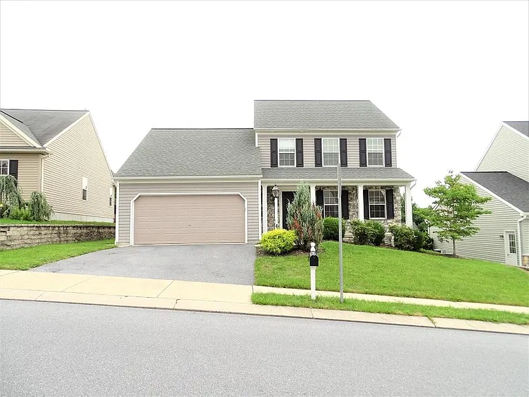 641 Hamaker Rd — Photo 2