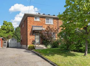 1213 Emperor Ave, Ottawa, ON K1Z 8C3