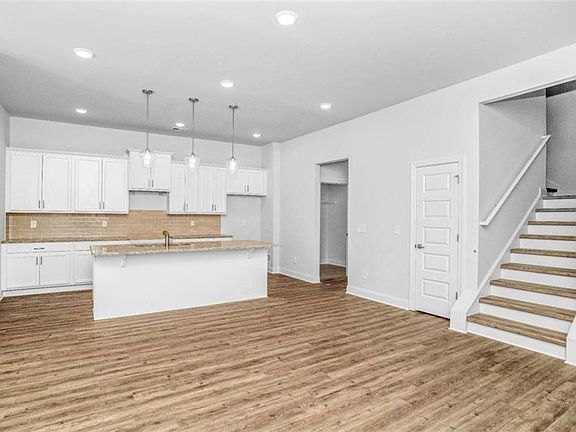 4th image of 106 Cooper Dr