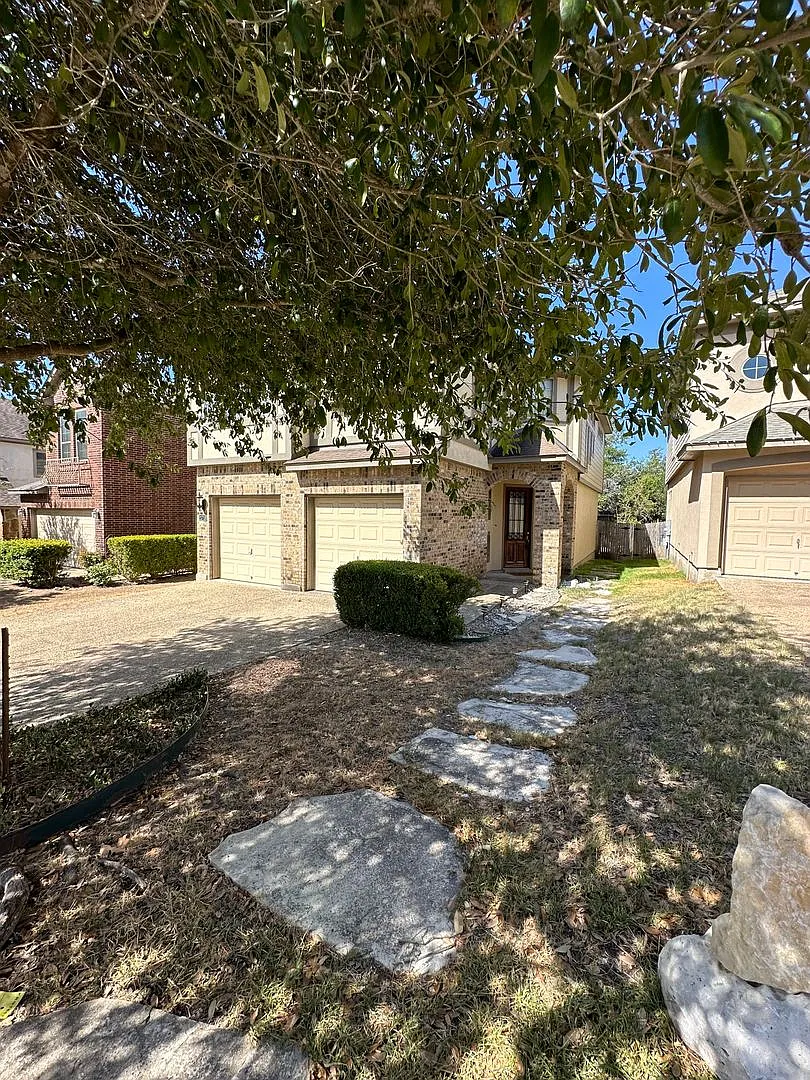 Beautiful 3 bedroom, 2.5 bath home located in a gated North San Antonio community! — Photo 2