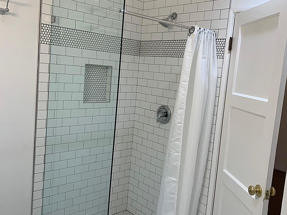 4th image of 7408 Kengard Ave