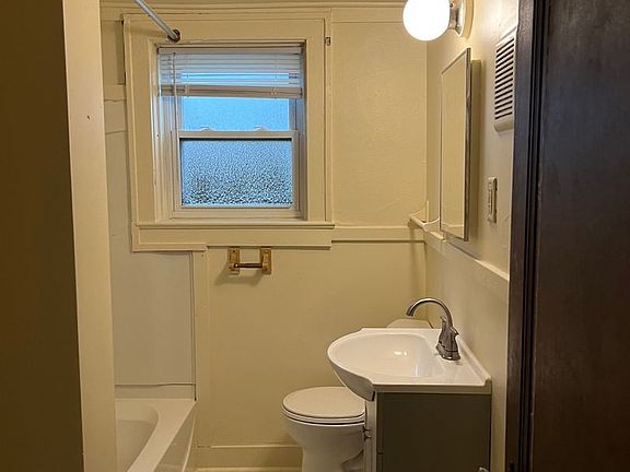 3rd image of 426 Packard St APT 5