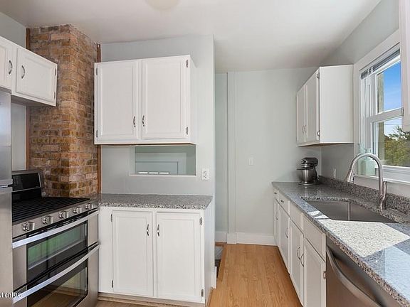 3rd image of 2515 Willa Dr