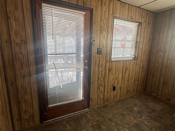 3rd image of 403 Fraser Rd