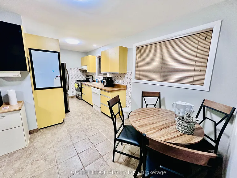 34 Stanley Ave — Photo 6