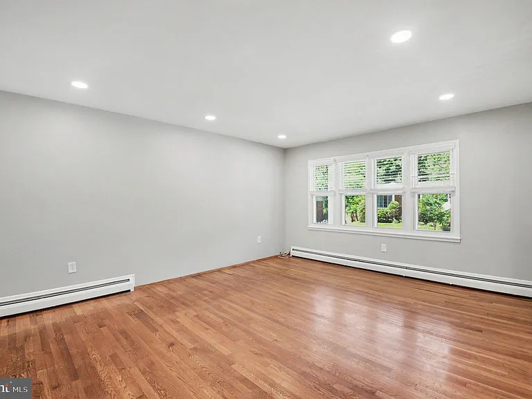 4522 Glendale Rd — Photo 16