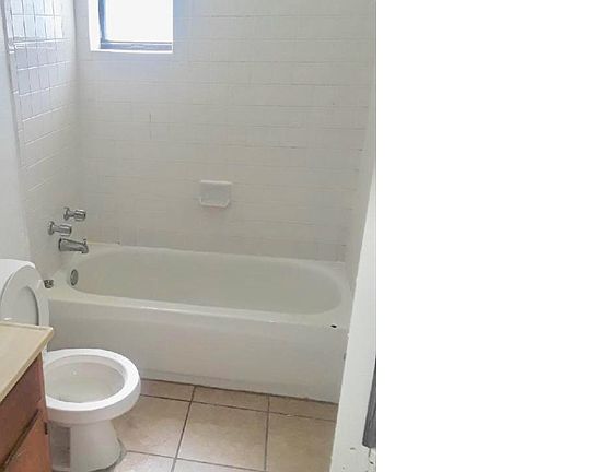 3rd image of 808 Floral St