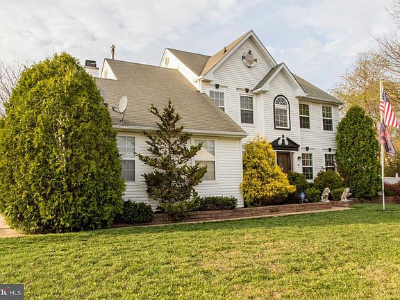 4th image of 41 Glen Burnie Dr