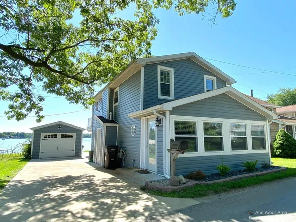 2721 Round Lake Hwy, Manitou Beach, MI 49253