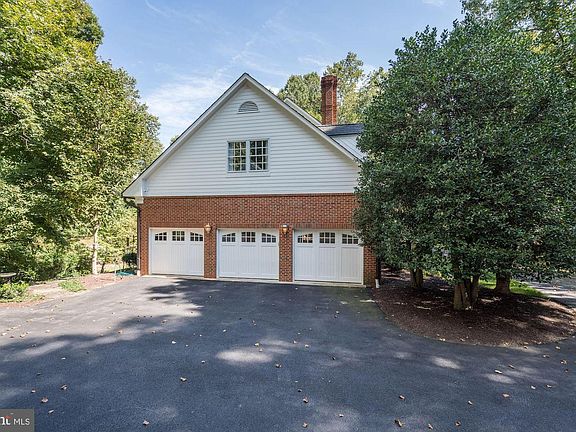 3rd image of 74 Windy Hollow Ct