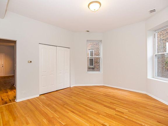 3rd image of 1447 N Washtenaw Ave APT 1