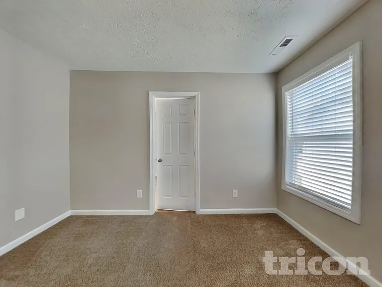 496 Crutchfield Dr — Photo 7