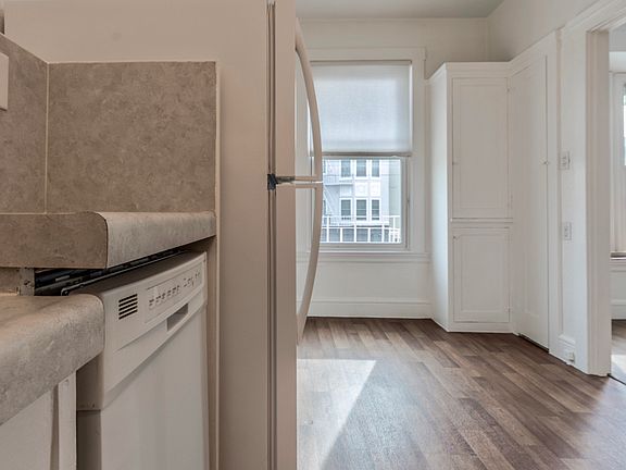 2nd image of 3101 Gough St APT 103