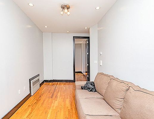 3rd image of 198 Scholes St APT 3l