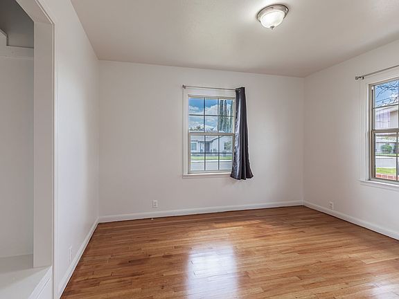 3rd image of 2234 Norris Dr E