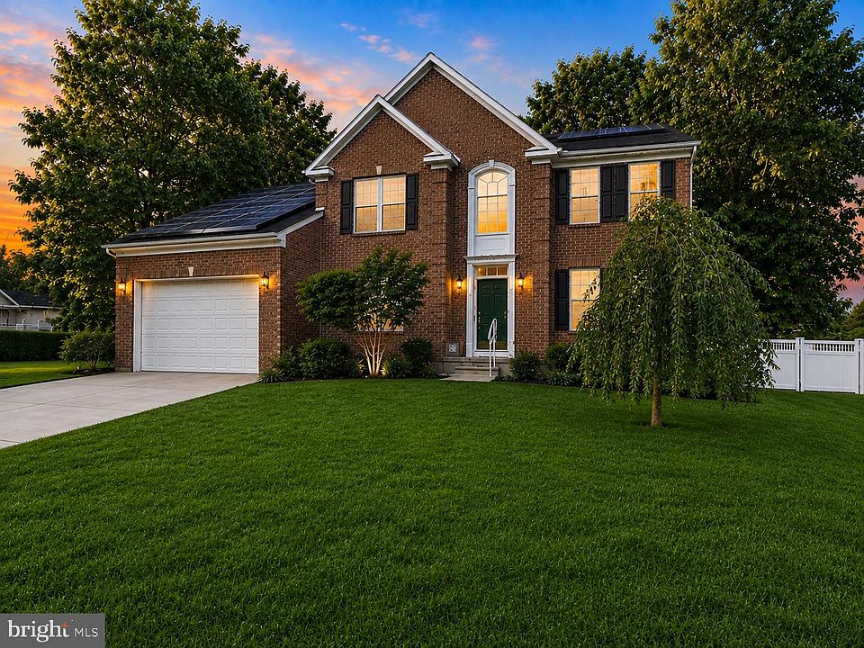 1st image of 304 Blossom Cir
