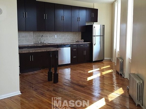 3rd image of 72 6th Ave #2