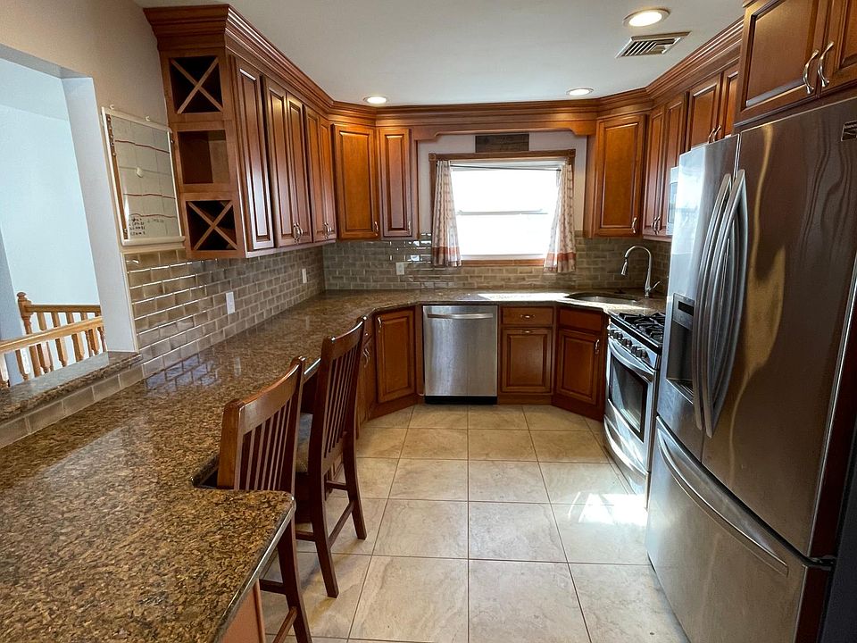 1st image of 565 Falcon Ave #2