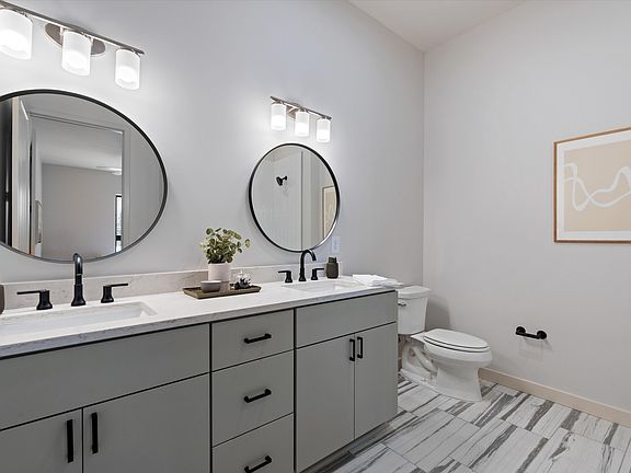 4th image of 1014 16th Ave S #202