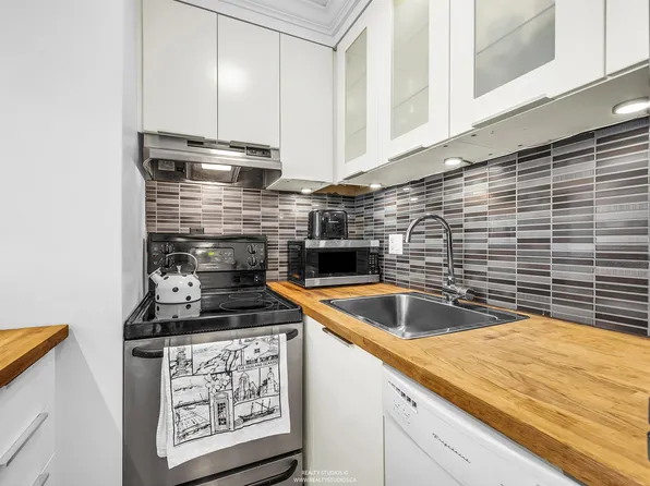 1250 Burnaby St #1205, Vancouver, BC V6E 1P6
