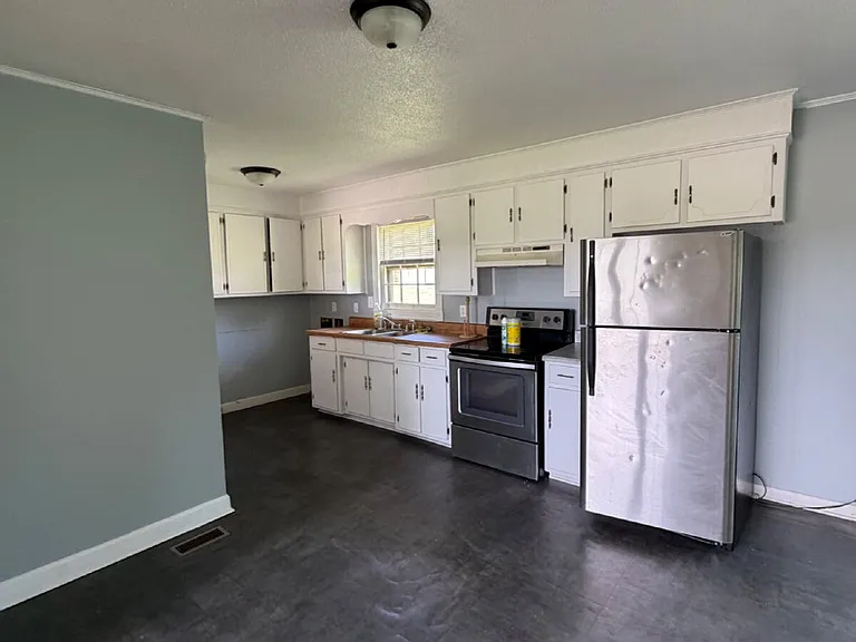 450 Lees Country Club Rd — Photo 5