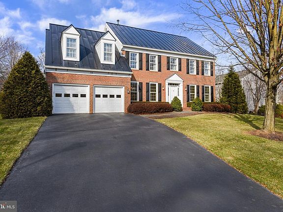 Long driveway for multiple car parking!