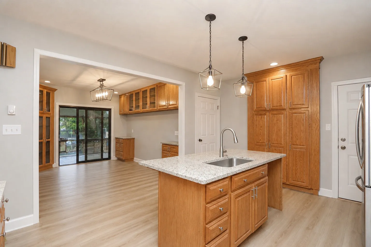 2 bed, 1.5 bath, 1550 sqft, $2,000 — Photo 4