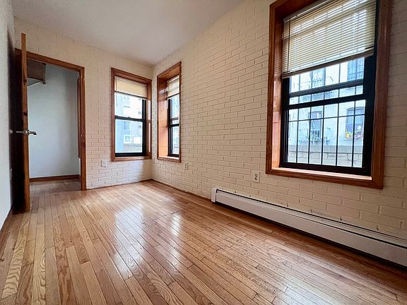 5th image of 109 Madison St APT 6