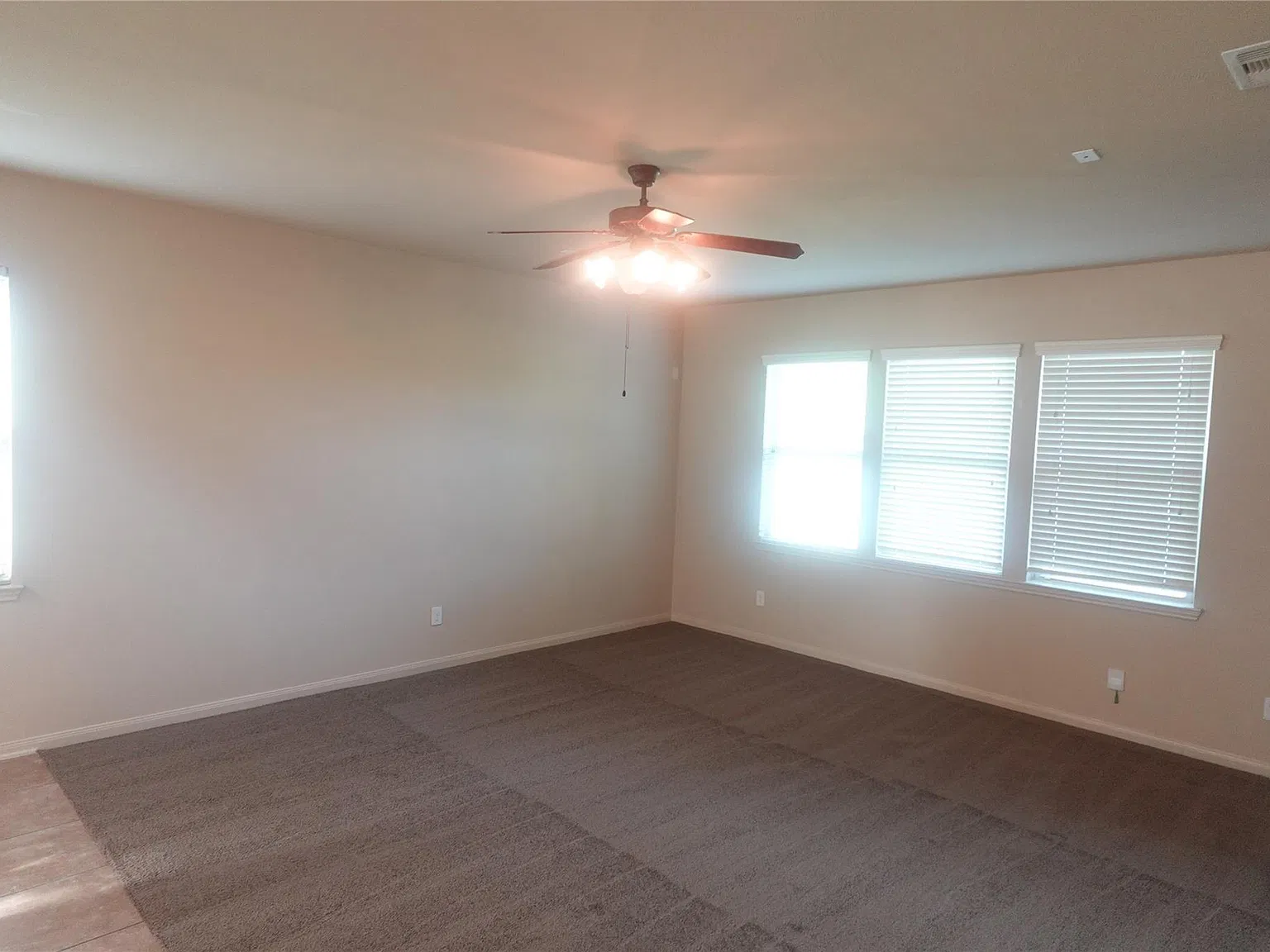 4 bed, 3.5 bath, 2194 sqft, $2,250 — Photo 3