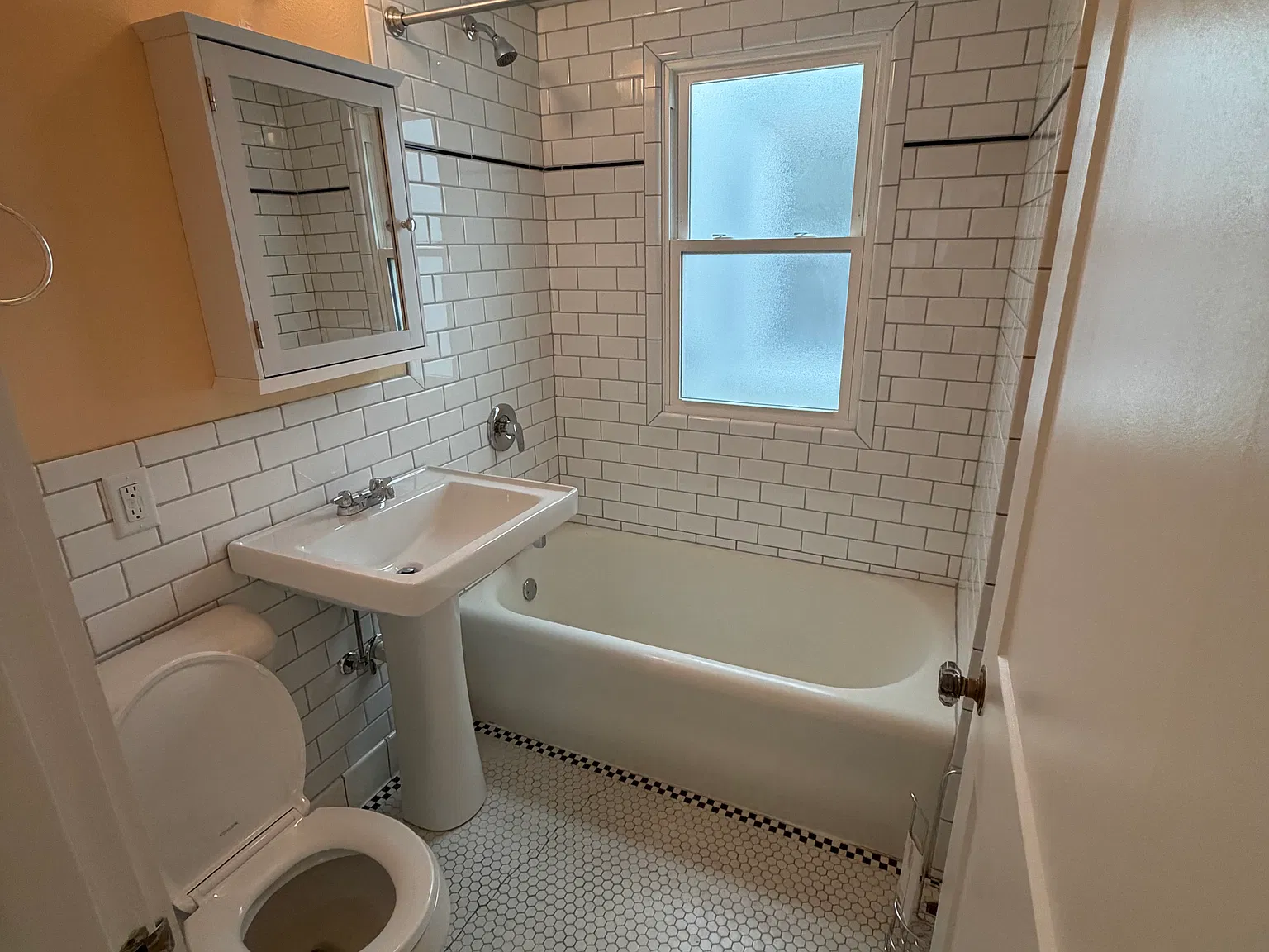 4428 N Oakland Ave — Photo 2