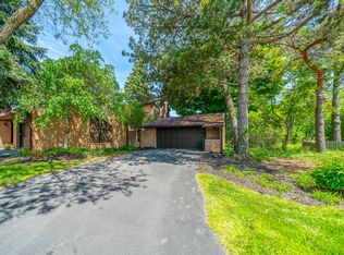 2144 Bordeaux St, West Bloomfield, MI 48323