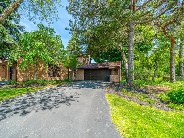 2144 Bordeaux St, West Bloomfield, MI 48323