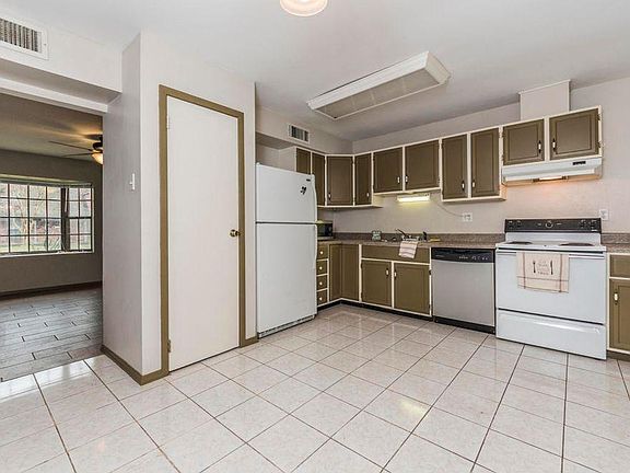 4th image of 413 Plaza Village Dr
