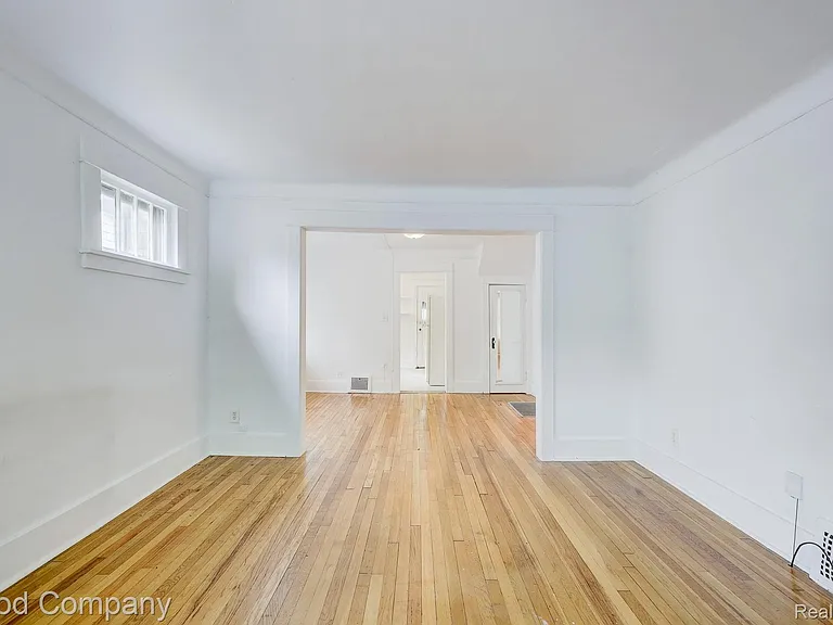 243 W Webster St — Photo 14