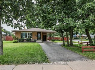 4492 Dorchester Rd, Niagara Falls, ON L2E6N4