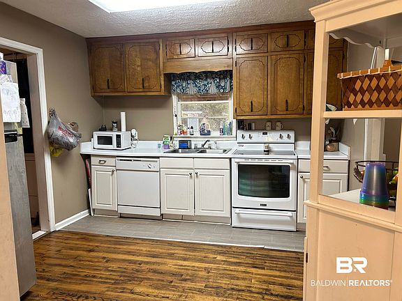 3rd image of 32140 Buzbee Rd