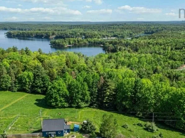 1318 Sweetland Rd, Lunenburg, NS B0J 1E0