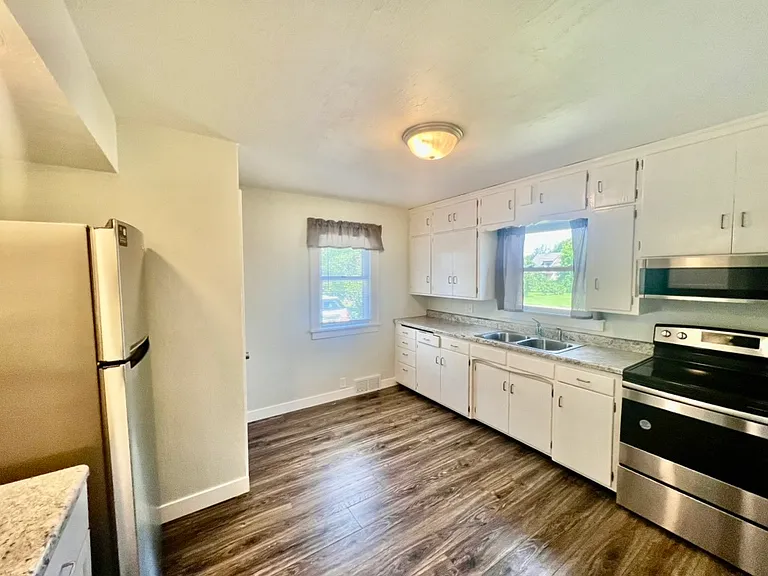 1032 N Rapids Rd — Photo 5