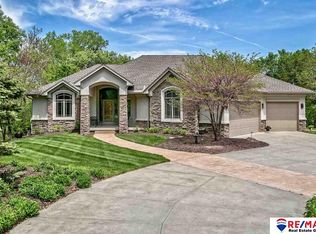 1140 Lynnwood Ln, Omaha, NE 68152