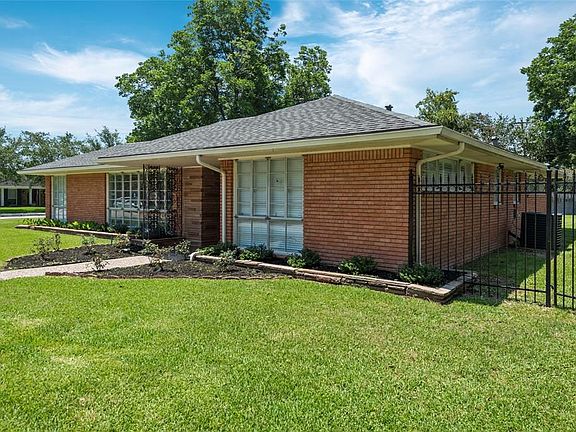 2nd image of 3830 Linkwood Dr