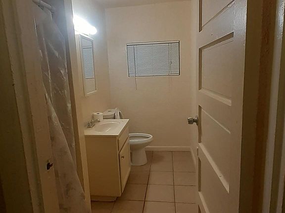 2nd image of 5931 Garden Ave #D