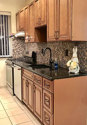 Rented by Halvatzis Realty | media 12