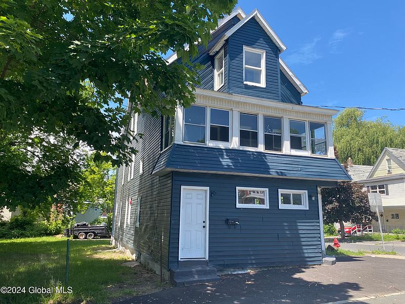 2nd image of 1502 3rd Avenue