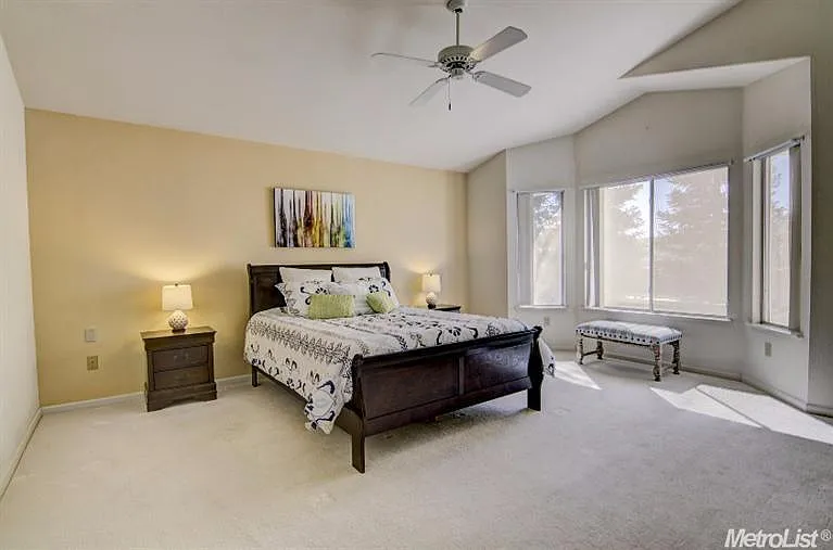 6 bed, 3132 sqft, $3,600 — Photo 1