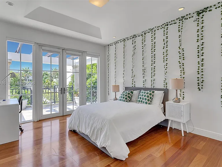 350 Redwood Ln — Photo 15