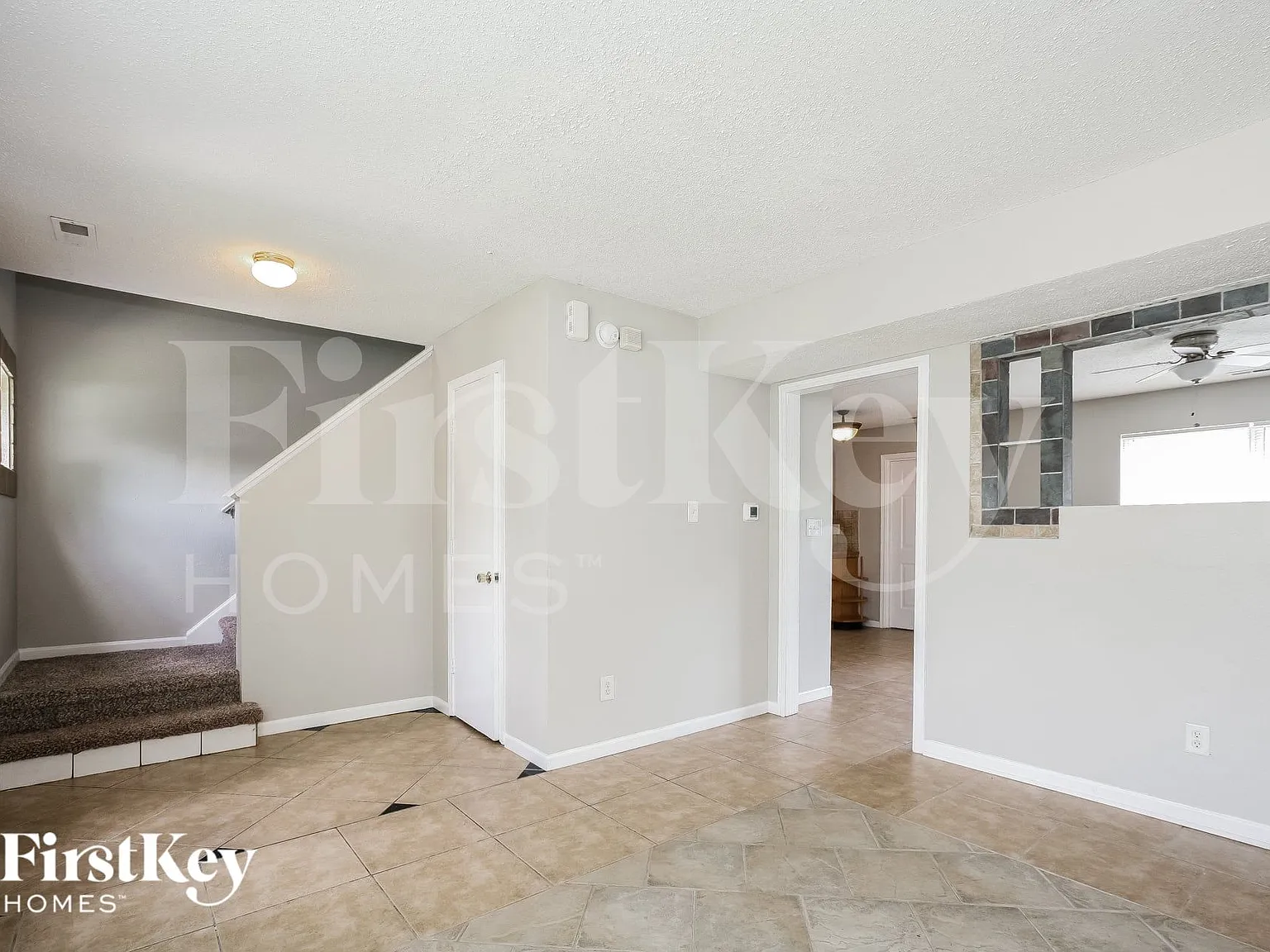3 bed, 2.5 bath, 1776 sqft, $2,310 — Photo 3
